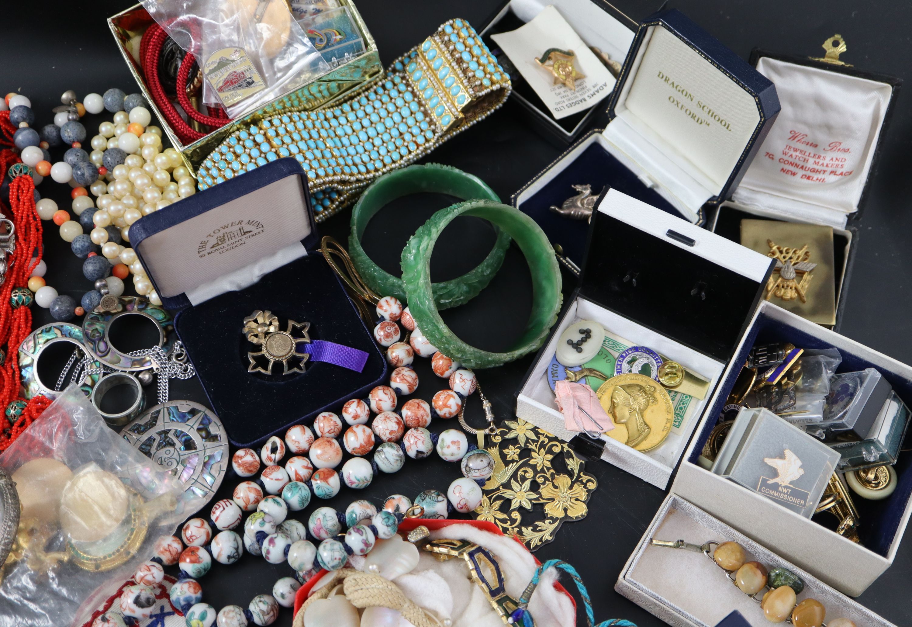 A quantity of assorted costume jewellery and other items.